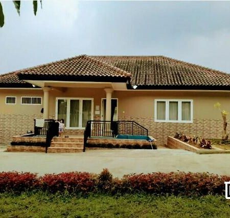 Villa Nusantara Богор Экстерьер фото